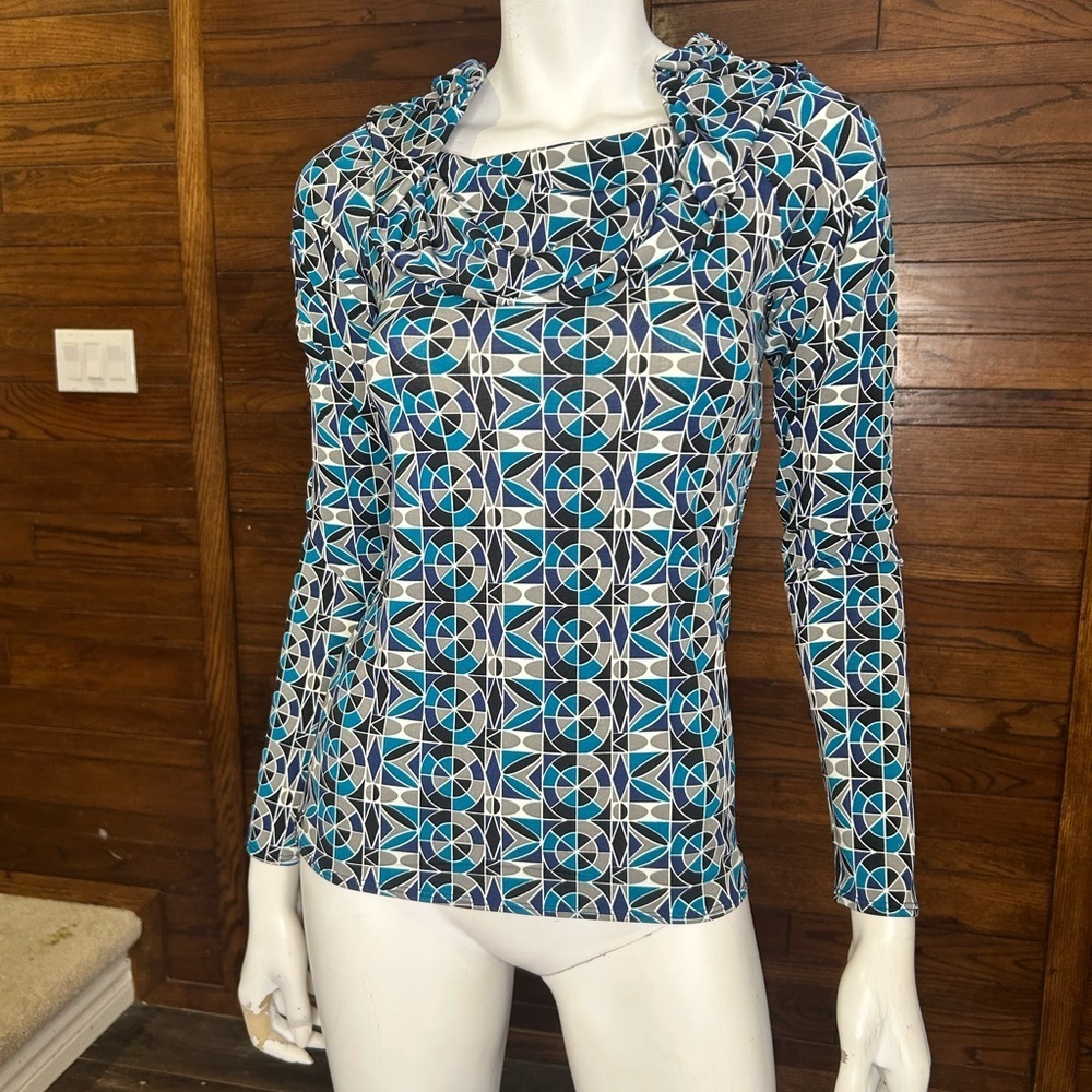 Max studio size X small geometric design stretch, top shirt, blouse, cowl neck